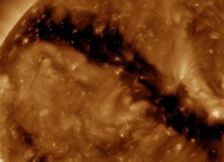 coronal hole sun july 5 2016, coronal hole sun july 2016, magnetic canyon sun july 2016, coronal hole july 5 2016, coronal hole july 5 2016 pictures, coronal hole july 5 2016 video, Gigantic 700,000 km long magnetic canyon opens up on the sun