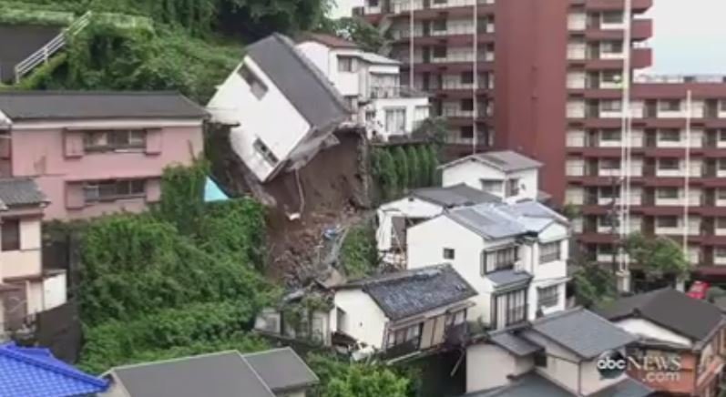 house collapse japan nagasaki mudslide video, house collapse japan video, house collapses after landslide japan video, house collpase japan video