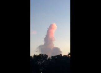 that's a really big one, phallus cloud florida, phallus cloud florida sky july 2016, two girls spot phallus cloud florida july 10 2016