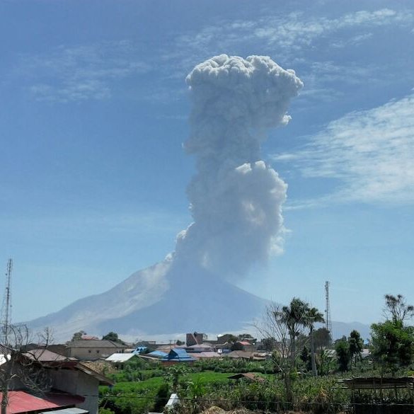 sinabung volcano eruption, sinabung volcano eruption july 2016, volcanic eruption july 2016, volcano eruption july 1 2016, latest volcanic eruption july 1 2016