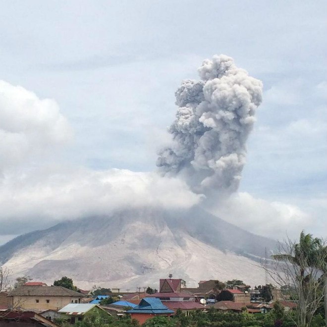 Sinabung volcano eruption august 2016, Sinabung volcano eruption august 2016pictures, Sinabung volcano eruption august 2016 video