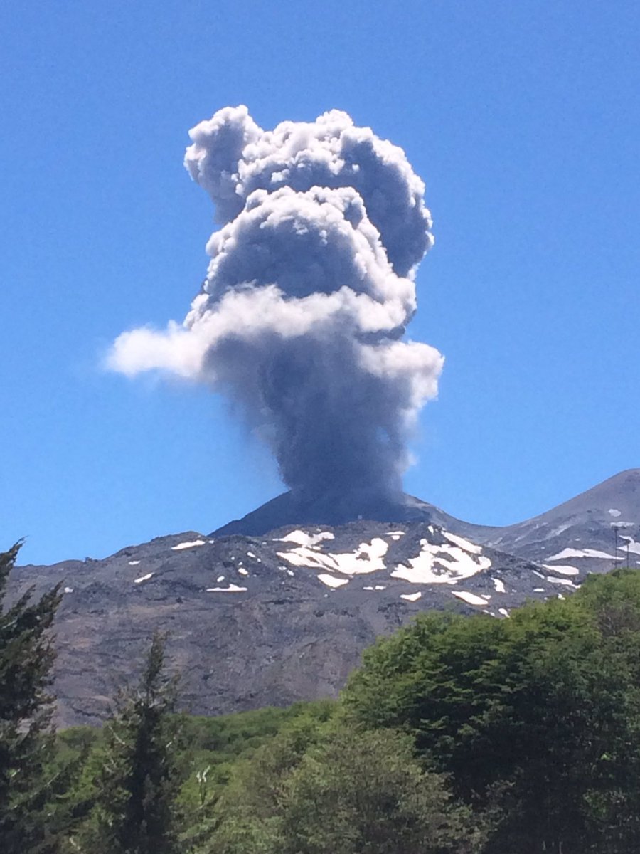 2 volcanoes erupt simultaneously in Chile, nevados de chillan, copahue, volcano eruption chile, 2 volcanic eruptions chile, chile volcanic explosions nevados de chillan copahue, chile volcano activity
