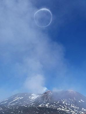etna smoke ring, etna smoke ring nov 2016, etna smoke ring november 2016, etna smoke ring november 1 2016, Meanwhile a smoke ring was photographed over the Etna, volcano in Italy on November 1, 2016