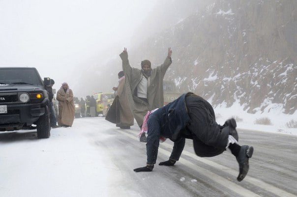 saudi arabia snow, snow saudi arabia, saudi arabia snow storm, anomalous snow saudi arabia, snow saudi arabia november 2016