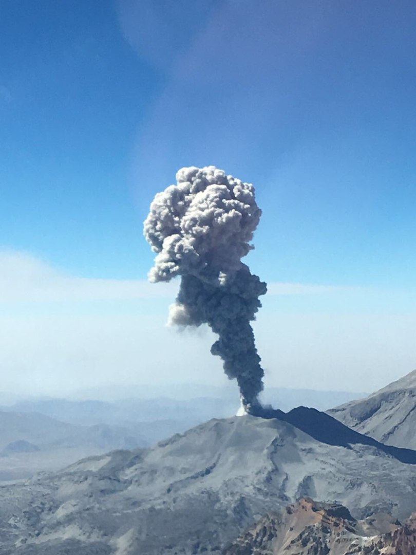 sabancaya, sabancaya volcano, sabancaya eruption, sabancaya eruption dec 2016, sabancaya explosion december 2016, 350 explosions sabancaya one week