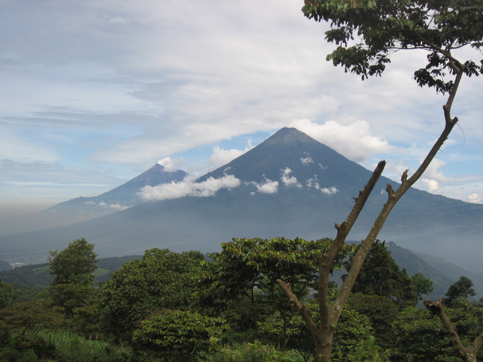 Six dead at Acatenango volcano, The Acatenango and Fuego volcanoes in Guatemala death at Acatenango volcano, Acatenango volcano hikers dead