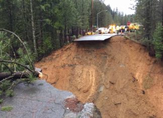 sinkhole california storms, This giant sinkhole cut off Interstate 80 during California storms in january 2017, california storms, california storms january 2017, california storms bring water to california, california flooded, california storm floods