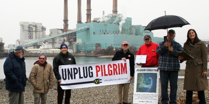 Pilgrim nuclear plant powered down because of leak, Pilgrim nuclear plant powered down because of leak february 2017, Sea water leaks into nuclear plant in coastal Plymouth (Massachusetts), The Pilgrim nuclear power plant in Plymouth is operating at reduced power after seawater leaked into the condenser system