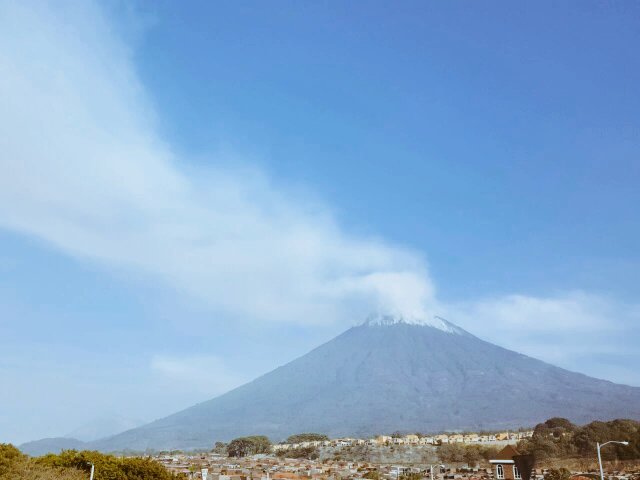agua volcano forest fire, fire agua volcano guatemala, fire agua volcano guatemala april 2017