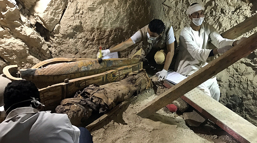 newly discovered burial site in Minya, Egypt May 13, 2017, 17 intact mummies egypt, 17 intact mummies egypt newl discovered, 17 intact mummies egypt may 2017, mummy egypt archeology