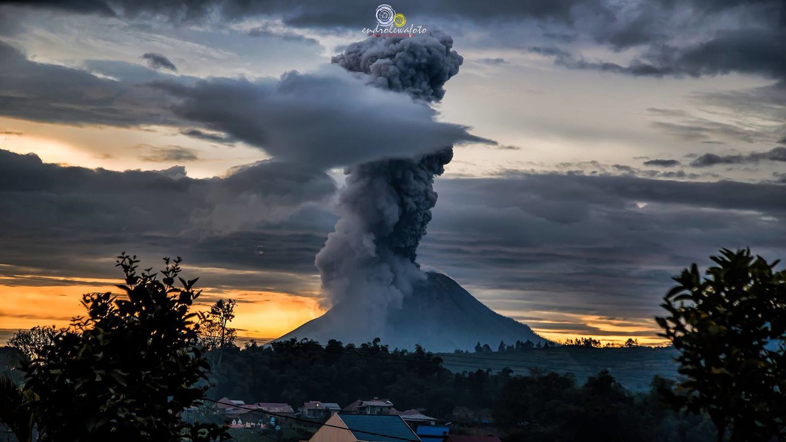 Sinabung volcanic eruption on May 24 2017, volcano eruption, may 2017 volcanic eruption, latest volcanic eruptions