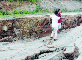 giant crack india manipur, A giant crack is growing and widening destroying tens of homes in Manipur India since June 4 2017, huge crack india june 2017, giant crack india manipur june 2017