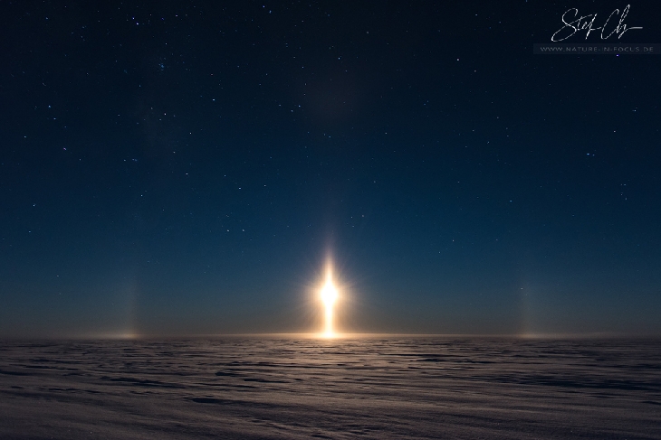 This moon pillar also appeared in the sky of Antarctica following the moonbows on June 12 2017, moondog antarctica, A rare moondog illumated the dark sky of Antarctica on June 12 2017, moondog antarctica photo, Stefan Christmann
