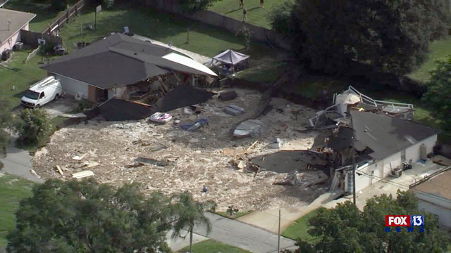 giant sinkhole swallows two homes in florida, giant sinkhole swallows two homes in florida july 2017, giant sinkhole swallows two homes in florida pictures, giant sinkhole swallows two homes in florida video, giant sinkhole swallows two homes in florida july 2017 video and pictures