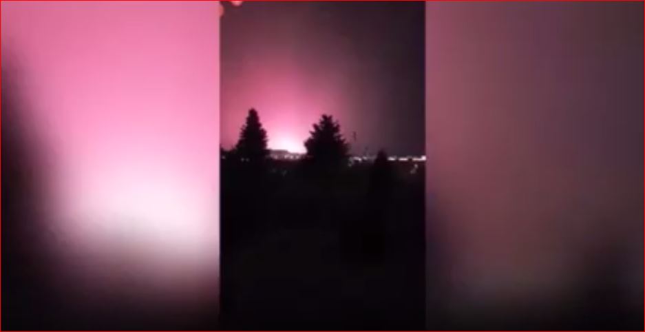 mysterious red flash hungary, Mysterious red flashes spotted streaking across the sky during thunderstorm prompt fears of alien spaceship invasion in Hungary, Mysterious red flashes spotted streaking across the sky during thunderstorm prompt fears of alien spaceship invasion in Hungary video, Mysterious red flashes spotted streaking across the sky during thunderstorm prompt fears of alien spaceship invasion in Hungary july 2017 video