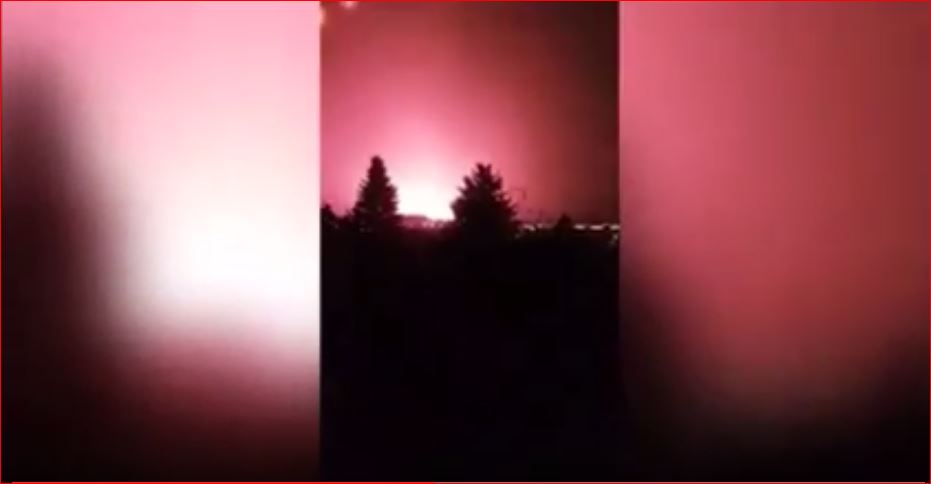 mysterious red flash hungary, Mysterious red flashes spotted streaking across the sky during thunderstorm prompt fears of alien spaceship invasion in Hungary, Mysterious red flashes spotted streaking across the sky during thunderstorm prompt fears of alien spaceship invasion in Hungary video, Mysterious red flashes spotted streaking across the sky during thunderstorm prompt fears of alien spaceship invasion in Hungary july 2017 video