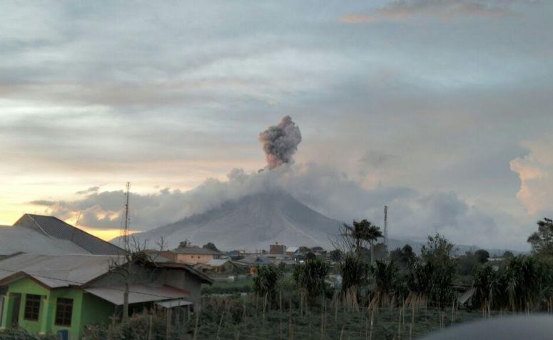 sinabung eruption on July 20 2017, sinabung eruption on July 20 2017 picture, sinabung eruption on July 20 2017 video