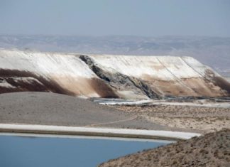 toxic tsunami israel desert, 'Toxic tsunami' of wastewater gushes over Israeli desert killing animals and plants after reservoir wall collapse