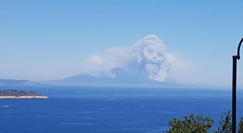 wildfire mount vesuvius italy july 2017, wildfire mount vesuvius italy july 2017. Giant skull appears above Italian volcano Mount Vesuvius in clouds of smoke thrown up by wildfires., wildfire mount vesuvius italy july 2017 pictures, wildfire mount vesuvius italy july 2017 video