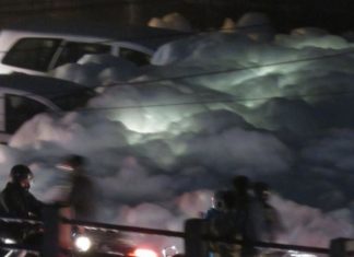 Toxic foam tsunami in Bengaluru after unprecedented downpours, toxic foam bengaluru, toxic foam bengaluru video, toxic foam bengaluru pictures