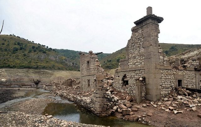 village emerges underwater spain drought, City in Spain emerges from underwater due to continuous drought, village emerges underwater spain drought video, village emerges underwater spain drought pictures