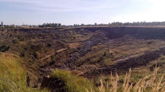 Huge crater collpases in Ukraine, Huge crater collpases in Ukraine video, Huge crater collpases in Ukraine pictures, Huge crater collpases in Ukraine october 2017