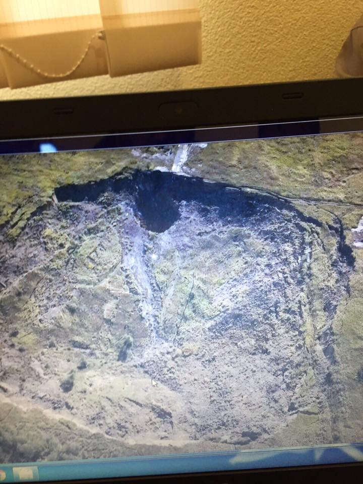 Huge crater collpases in Ukraine, Huge crater collpases in Ukraine video, Huge crater collpases in Ukraine pictures, Huge crater collpases in Ukraine october 2017