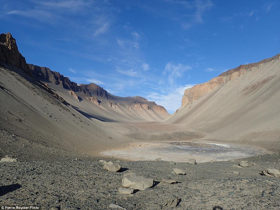 Mysterious salt pond in Antarctica mars, Mysterious salt pond in Antarctica could contain water similar to that found on Mars