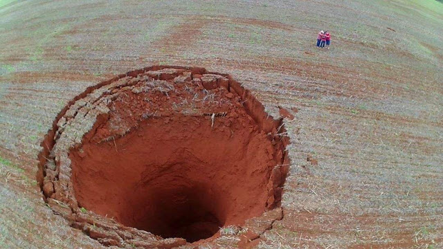 giant sinkhole brazil, giant sinkhole brazil november 2017