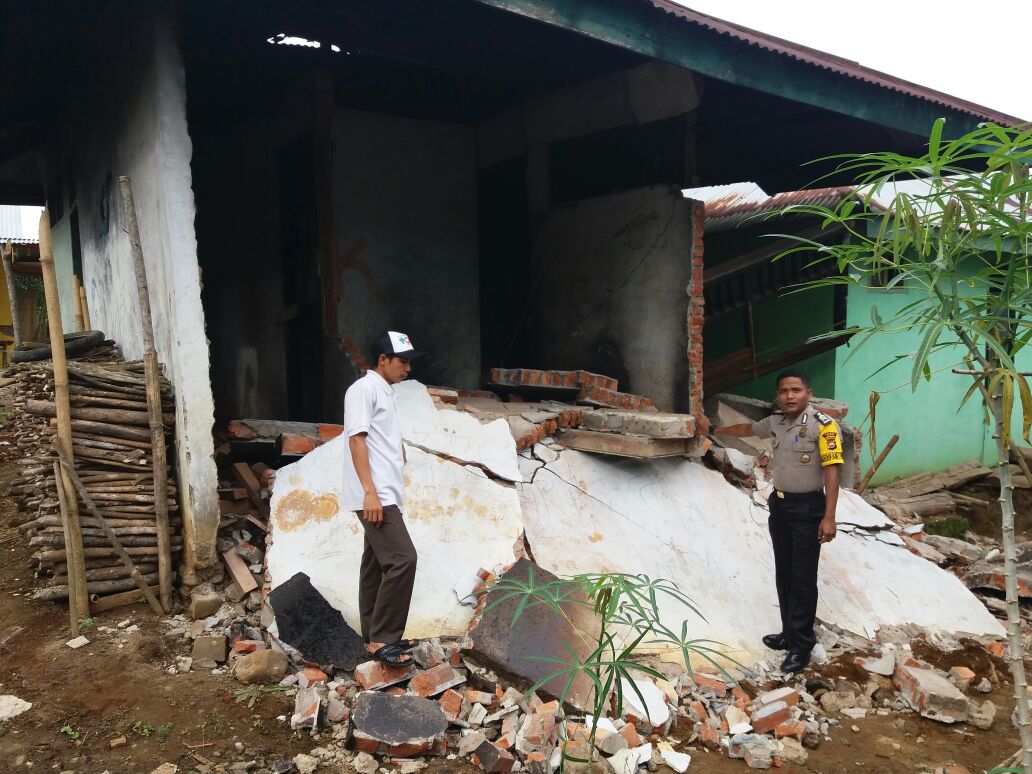 M5.1 earthquake heavily destroys houses in Indonesia