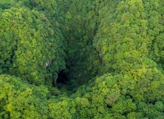 World biggest cluster of sinkholes wows geologists, World's biggest cluster of sinkholes wows geologists in China, World's biggest cluster of sinkholes wows geologists in China video