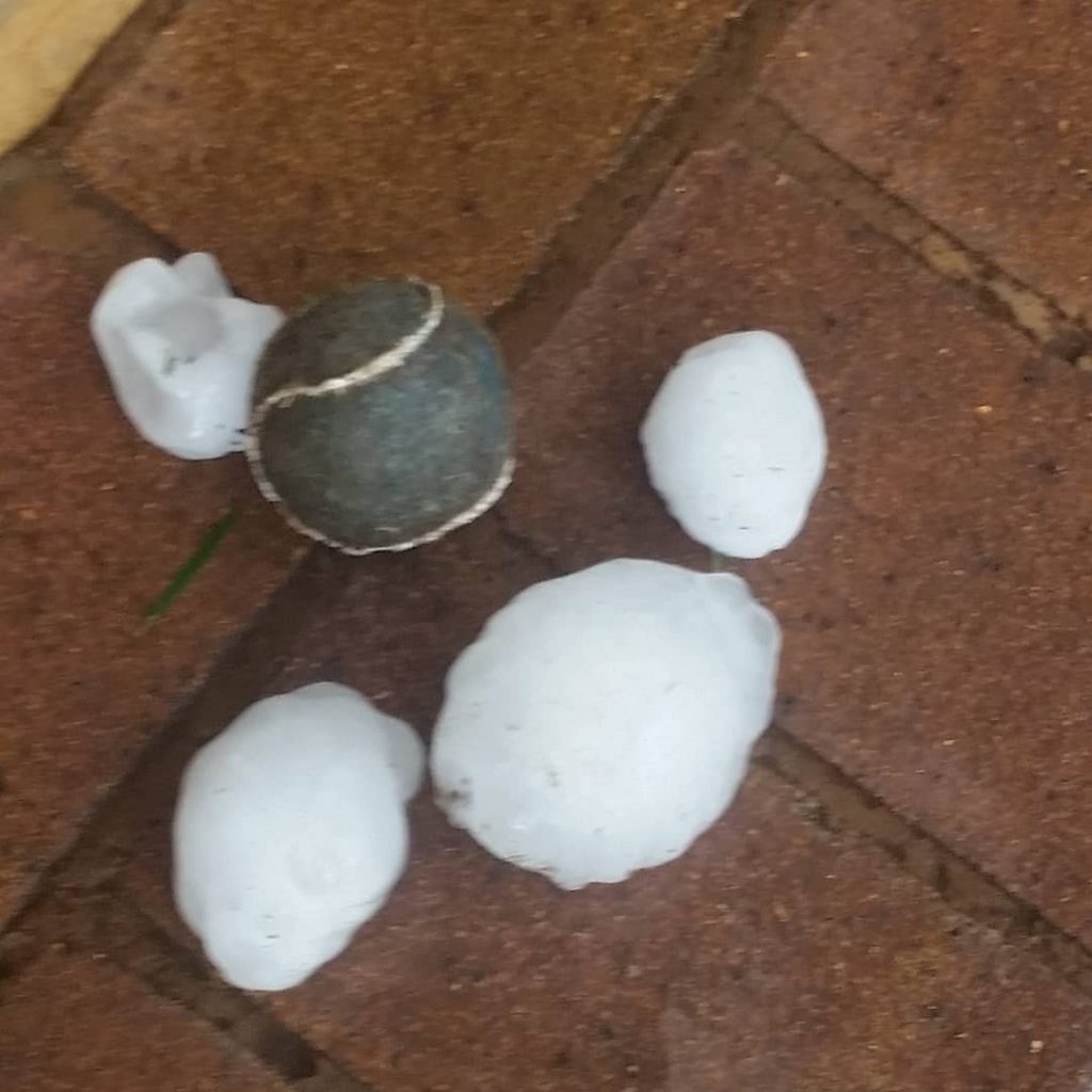 Huge hailstones hit Brisbane in Queensland on Dec 26, Huge hailstones hit Brisbane in Queensland on Dec 26 pictures, Huge hailstones hit Brisbane in Queensland on Dec 26 videos