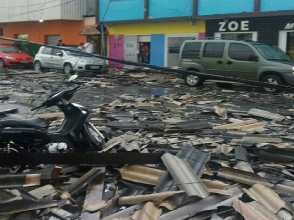 Damage in San Francisco do Sul Brazil after powerful storm engulfs the city on January 23 2018, Damage in San Francisco do Sul Brazil after powerful storm engulfs the city on January 23 2018 pictures, Damage in San Francisco do Sul Brazil after powerful storm engulfs the city on January 23 2018 videos