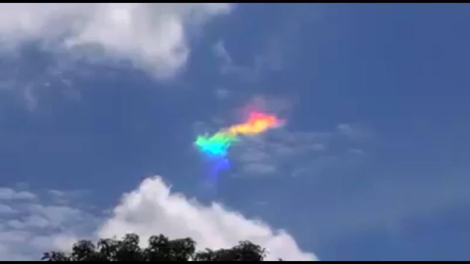 colors float in sky brazil, mysterious colors float in sky brazil video, video mysterious colors float in sky brazil, colors float in sky brazil january 2018