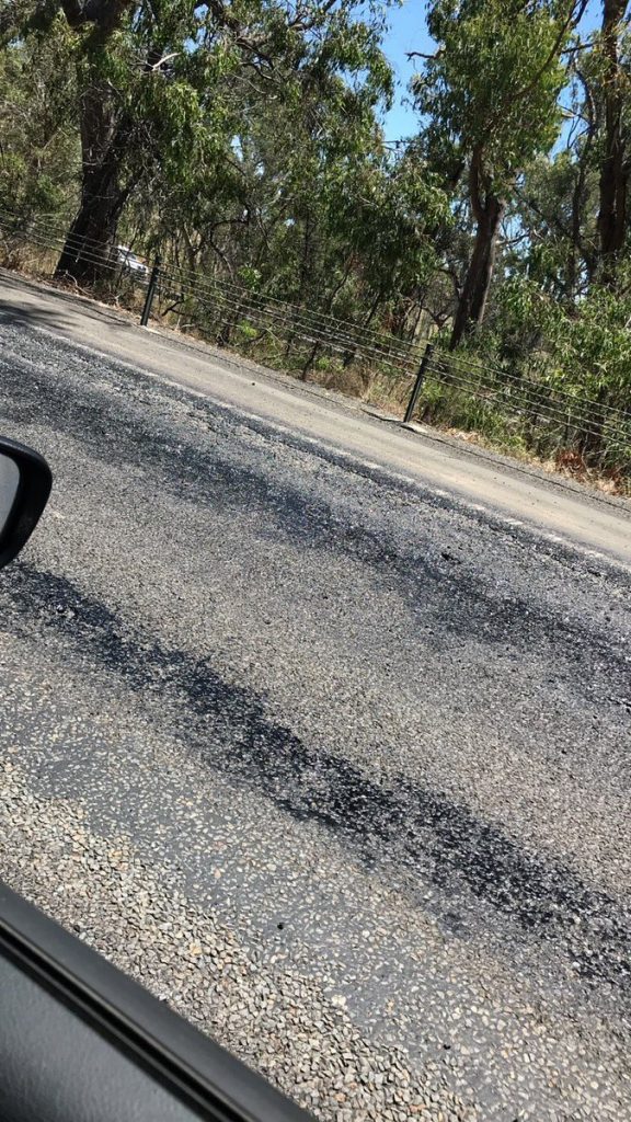 Hume highway melts near Victoria during extreme heatwave in Australia in January 2018, extreme heatwave australia, extreme heatwave australia causes streets to melt, streets melt in australia heatwave