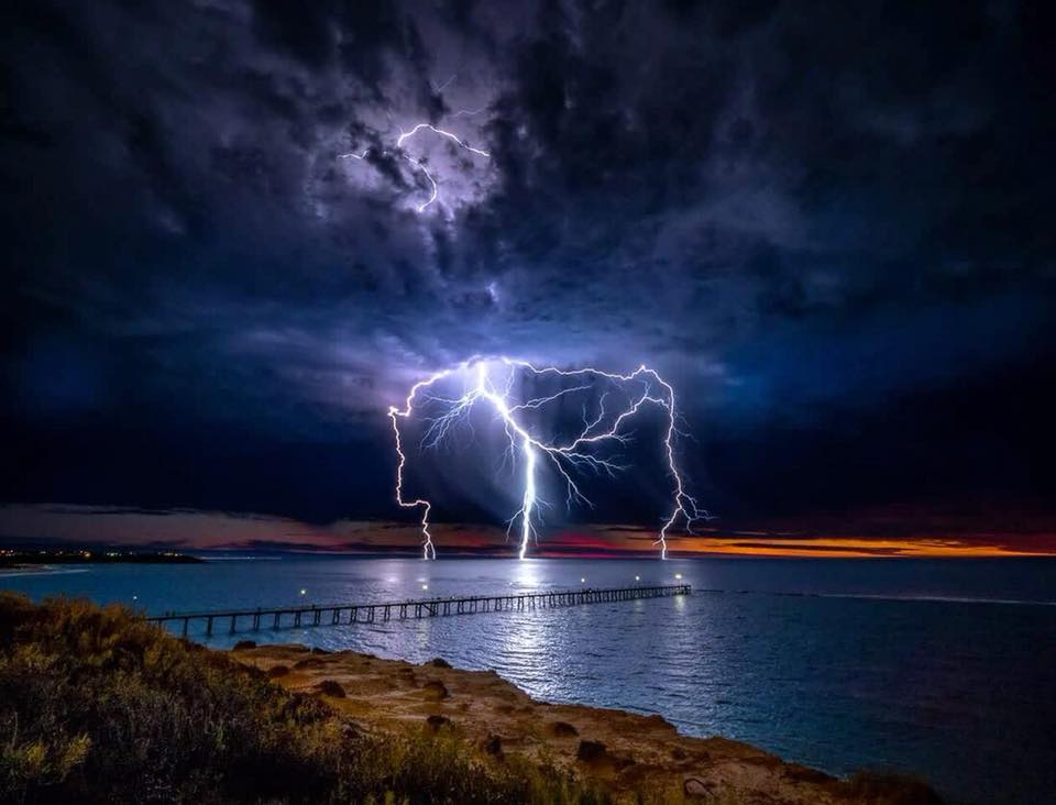 lightning storm adelaide, lightning storm adelaide january 21 2018, lightning storm adelaide pictures january 21 2018