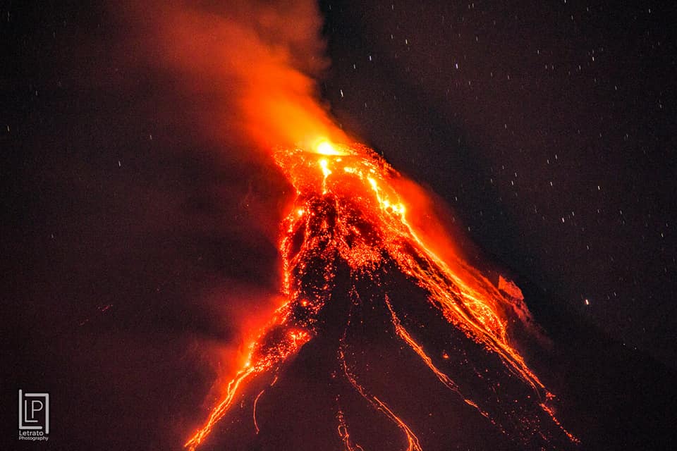 nightly mayon volcano eruption jan 22 2018