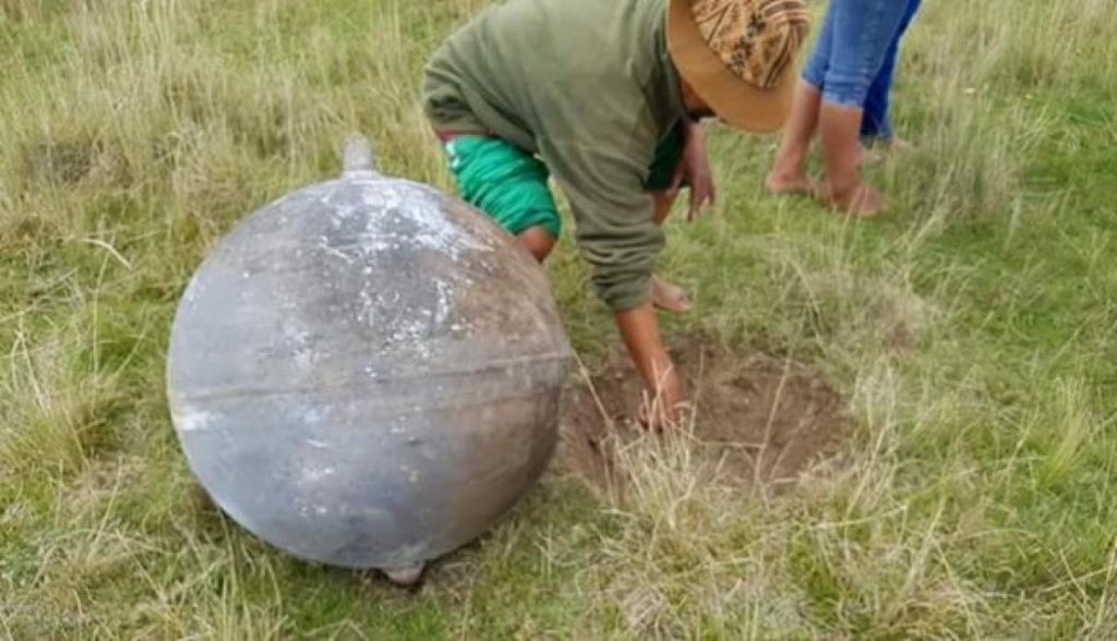 3 strange metallic spheres fell from the sky in Peru on January 27 2018, mysterious metallic spheres peru, peru spherical objects fall from sky january 2018