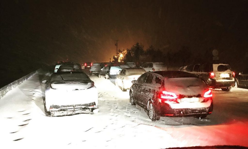 Spanish army called in as snow traps motorists in spain, Spanish army called in as snow traps motorists near madrid, snow madrid, snow spain madrid, Snow blocks thousands of cars on highway in Spain, snowstorm blocks 