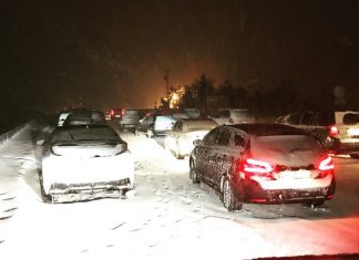 Spanish army called in as snow traps motorists in spain, Spanish army called in as snow traps motorists near madrid, snow madrid, snow spain madrid, Snow blocks thousands of cars on highway in Spain, snowstorm blocks