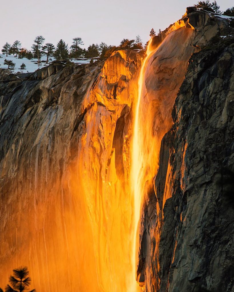 Horse Tail waterfall becomes firefall in Yosemite National Park, California between February 15 to 26 2018, Horse Tail waterfall becomes firefall in Yosemite National Park, California between February 15 to 26 2018 pictures