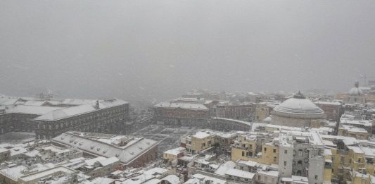 First snow in Naples, Italy since 1956, naples snow february 2018, naples snow february 2018 pictures