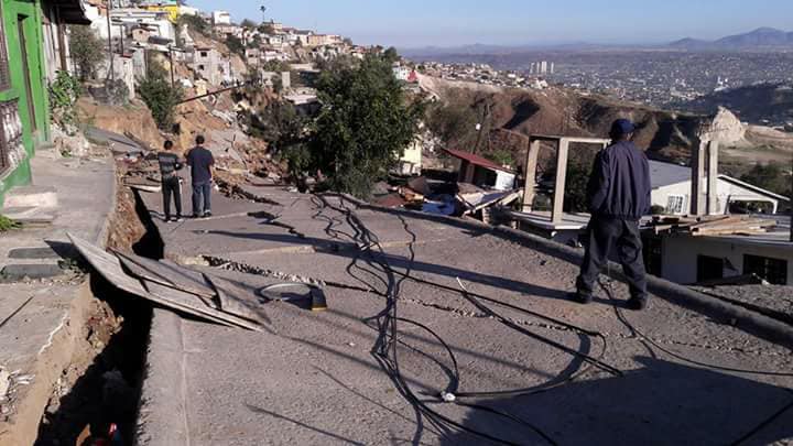 tijuana landslide, tijuana landslide pictures, tijuana landslide videos, Tijuana landslide destroys 70 homes in Lomas del Rubí