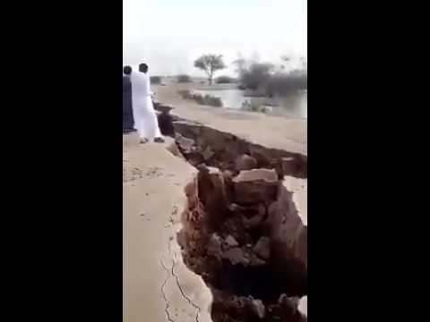 Huge earth cracks opened up in desertic Saudi Arabia on February 27 2018, Huge earth cracks opened up in desertic Saudi Arabia on February 27 2018 video, Huge earth cracks opened up in desertic Saudi Arabia on February 27 2018 pictures