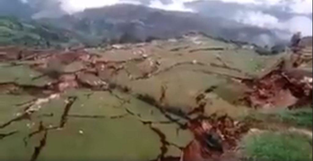 giant cracks cuzco peru, cuzco peru landslide, giant crack cuzco peru march 2018 pictures video