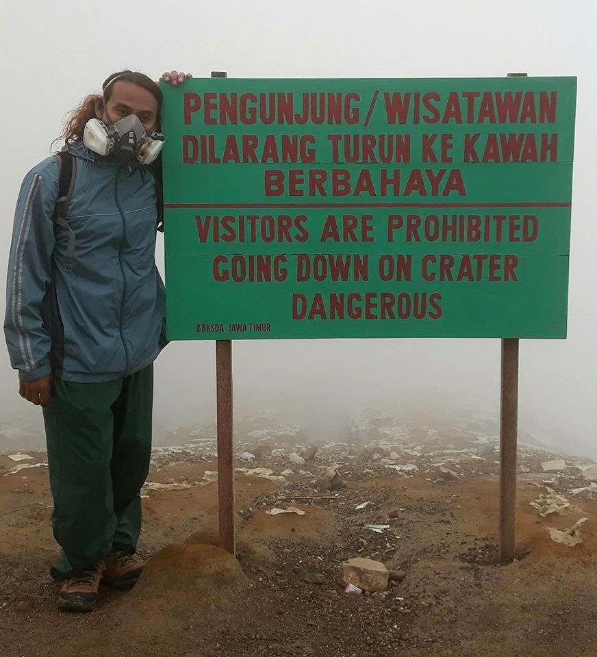 poisonous gas released kawah ijen explosion march 2018, gas poisoned 30 people kawah ijen, kawah ijen volcano explosion march 2018, 
