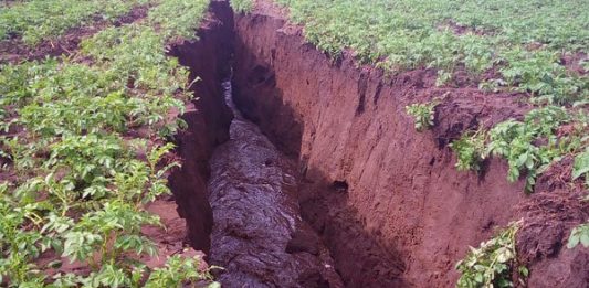 new earth crack kenya, new earth fissure kenya, kenya splitting in two new earths cracks