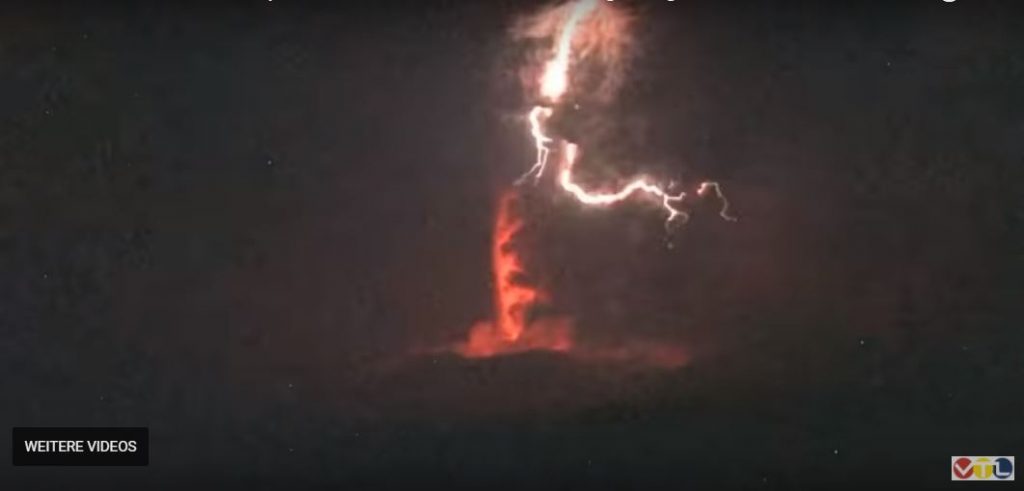 Volcanic lightning eruption of Shinmoedake volcano in Japan on April 5 2018 in video, olcanic lightning eruption japan april 5 2018, olcanic lightning eruption japan april 5 2018 video