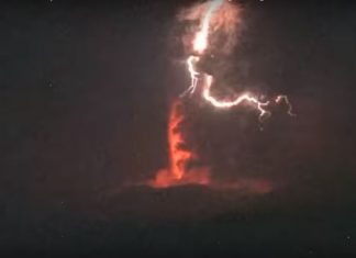 Volcanic lightning eruption of Shinmoedake volcano in Japan on April 5 2018 in video, olcanic lightning eruption japan april 5 2018, olcanic lightning eruption japan april 5 2018 video