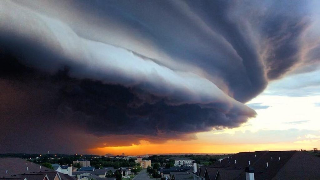 Apocalyptic shelf cloud freaks out Rochester, Minnesota on May 25 2018, Apocalyptic shelf cloud freaks out Rochester, Minnesota on May 25 2018 pictures, Apocalyptic shelf cloud freaks out Rochester, Minnesota on May 25 2018 video, Apocalyptic shelf cloud freaks out Rochester, Minnesota on May 25 2018 pictures and videos